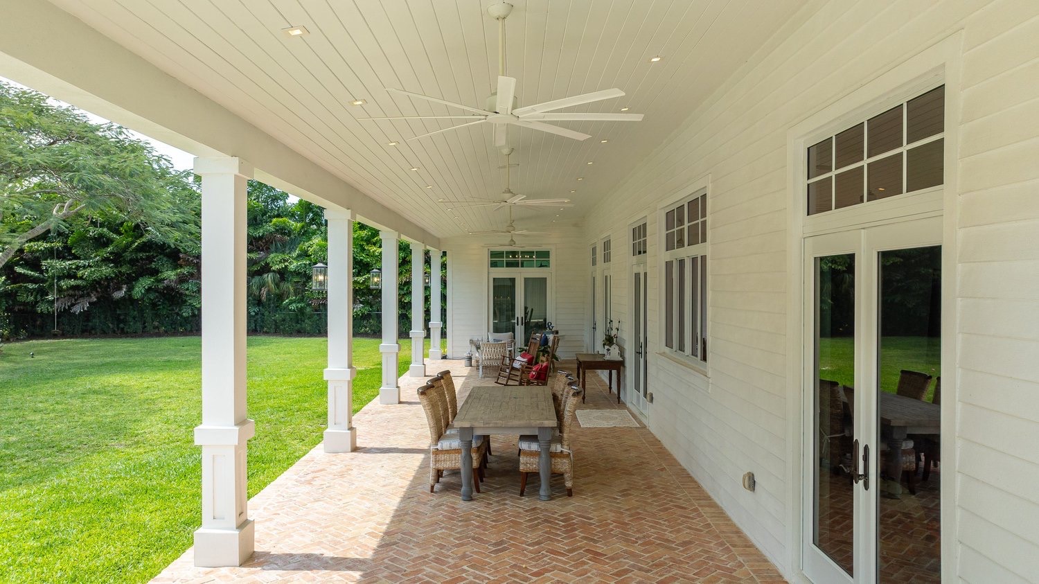 AB Residence photo 11