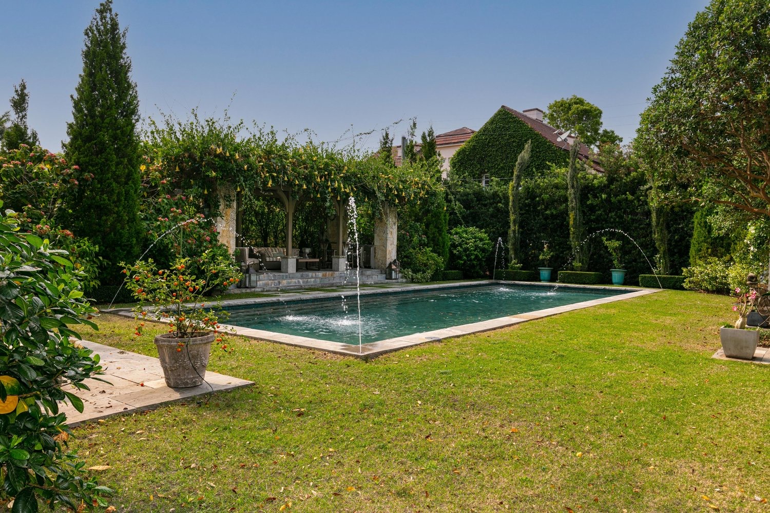 LS Residence photo 3