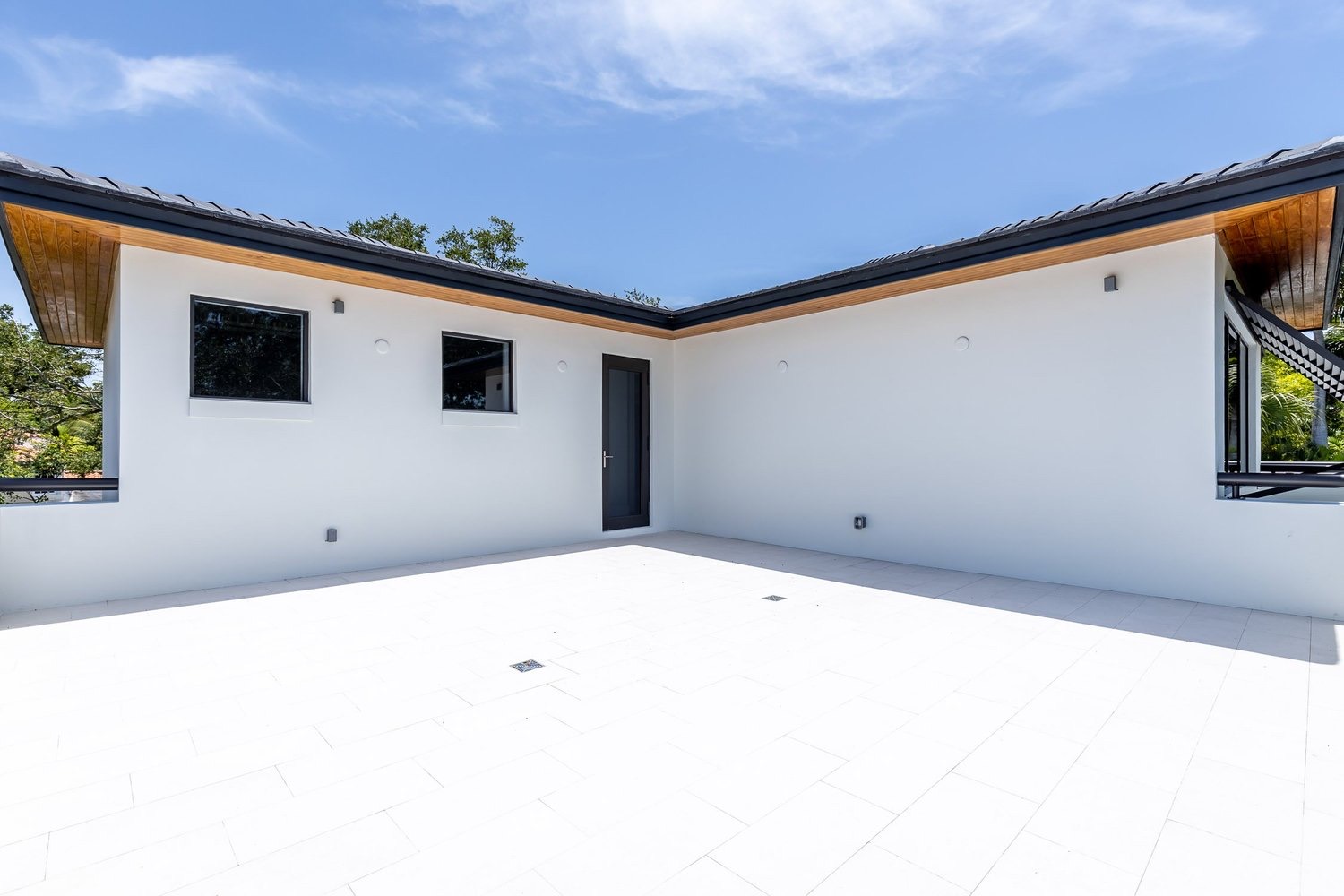 NK Residence photo 14